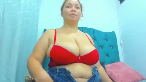 Snapshot of tiffany_hot19_ chatting on 15, 6, 2026 tiffany online show from 15, 6, 2026
