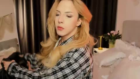 Snapshot of tiffany_king chatting on 8, 4, 2026 Tiffany online show from 8, 4, 2026