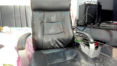tiffany theressa online show from 2, 1, 2025