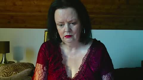 TiffanyMature online show from 18, 11, 2025