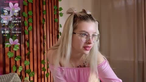 tiffanypeach online show from 12, 4, 2026