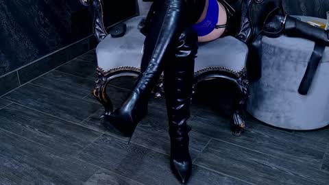 Tiffany  Sia online show from 16, 1, 2025