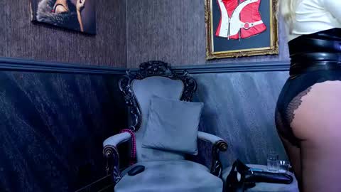 Tiffany  Sia online show from 12, 3, 2025