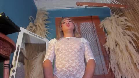 tiffanyy_deluxe online show from 14, 1, 2026