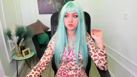 tiffanyyoun online show from 5, 4, 2026