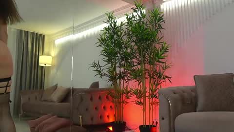 tiffanyyray online show from 1, 4, 2026