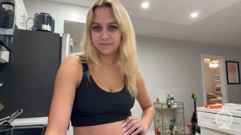 Tiffstreatsxoxo online show from 11, 10, 2025