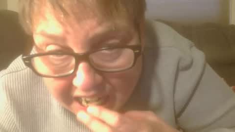 Snapshot of tight_kitty55 chatting on 17, 11, 2025 tight Kitty55 online show from 17, 11, 2025