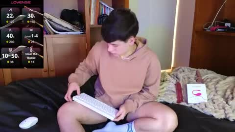 Snapshot of tightncuteass chatting on 7, 5, 2026 Camilo online show from 7, 5, 2026