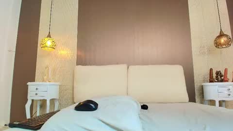 T I F F A N Y online show from 25, 11, 2025