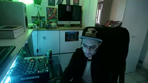 m0rty Kitty online show from 4, 1, 2025