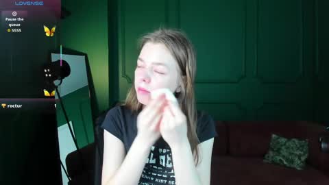 tina_tayllor__ online show from 31, 3, 2026