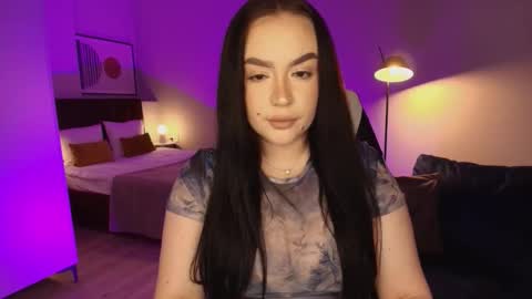 hi im curvy babyface girlie Tina online show from 23, 2, 2026