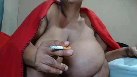 Snapshot of tinagiant chatting on 27, 11, 2025 tinagiant online show from 27, 11, 2025