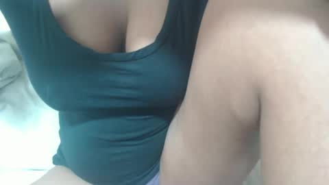 Snapshot of tinaxxxpetitexoxo chatting on 8, 5, 2026 Tina online show from 8, 5, 2026
