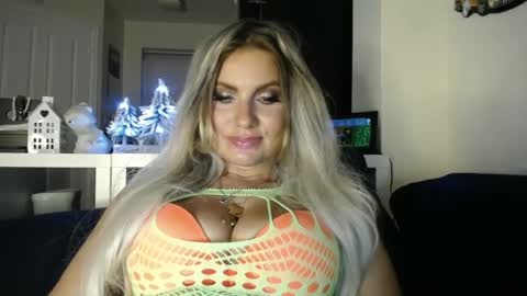 Snapshot of tinkerbell822 chatting on 16, 12, 2024 tinkerbell822 online show from 16, 12, 2024