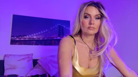 Snapshot of tinkerbell822 chatting on 9, 9, 2025 tinkerbell822 online show from 9, 9, 2025