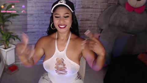 Snapshot of tinna__hottie chatting on 2, 10, 2025 Tinna Goddess online show from 2, 10, 2025