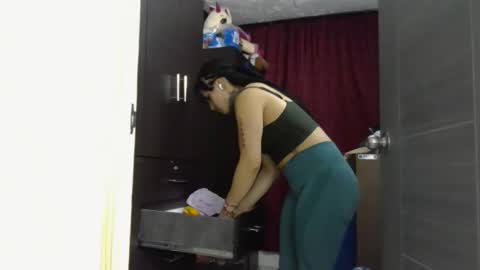 I AM BELLA  ----------- follow my  IG  TINNS 69 online show from 2, 3, 2025