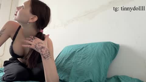 TinnyDoll online show from 30, 4, 2026