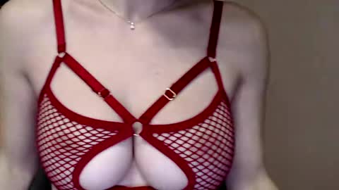 Snapshot of tiny_bb chatting on 25, 12, 2024 Lily online show from 25, 12, 2024