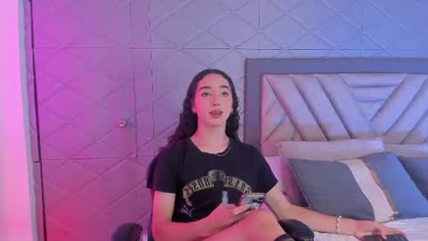 Snapshot of tiny_thomm chatting on 11, 7, 2026 Thomm Independent Model online show from 11, 7, 2026