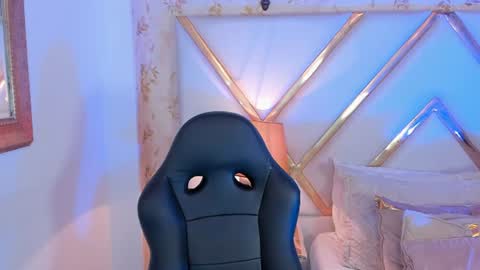 Snapshot of tiny_thomm chatting on 16, 7, 2026 Thomm Independent Model online show from 16, 7, 2026
