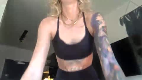 tinyandtatted420 online show from 30, 10, 2025