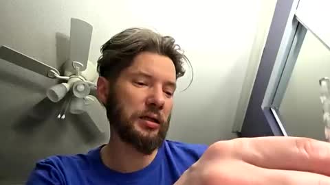 Snapshot of tinyguynicecock chatting on 21, 4, 2026 tinyguynicecock online show from 21, 4, 2026