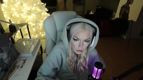 stage Kylie Sinner  brand CLITBAIT online show from 21, 1, 2025
