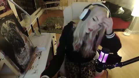 stage Kylie Sinner  brand CLITBAIT online show from 27, 1, 2025