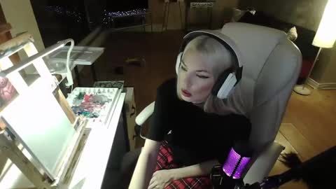 stage Kylie Sinner  brand CLITBAIT online show from 2, 2, 2025