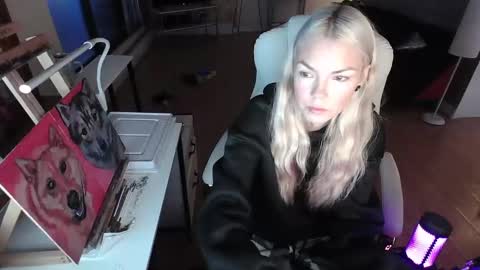 stage Kylie Sinner  brand CLITBAIT online show from 6, 2, 2025