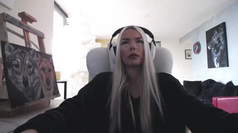 stage Kylie Sinner  brand CLITBAIT online show from 15, 11, 2025