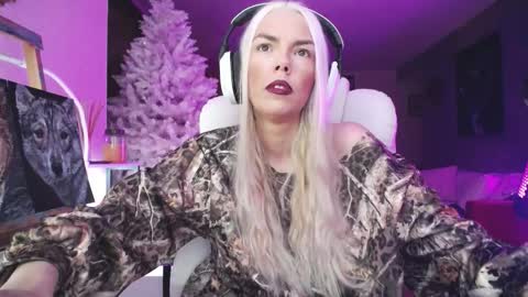 stage Kylie Sinner  brand CLITBAIT online show from 29, 11, 2025