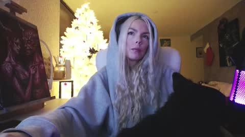 stage Kylie Sinner  brand CLITBAIT online show from 15, 12, 2025