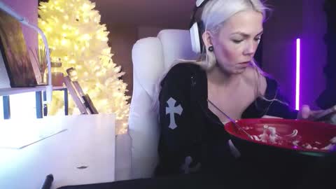 stage Kylie Sinner  brand CLITBAIT online show from 3, 2, 2026