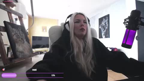 stage Kylie Sinner  brand CLITBAIT online show from 8, 3, 2026