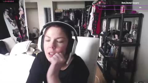 Snapshot of tinykylie chatting on 13, 6, 2026 stage Kylie Sinner brand CLITBAIT online show from 13, 6, 2026