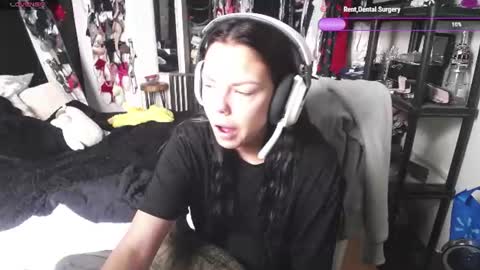 Snapshot of tinykylie chatting on 15, 6, 2026 stage Kylie Sinner brand CLITBAIT online show from 15, 6, 2026