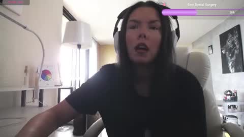 Snapshot of tinykylie chatting on 10, 7, 2026 stage Kylie Sinner brand CLITBAIT online show from 10, 7, 2026