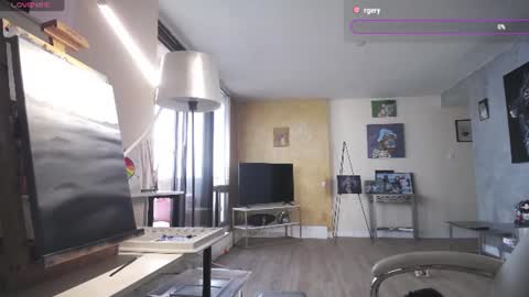Snapshot of tinykylie chatting on 11, 7, 2026 stage Kylie Sinner brand CLITBAIT online show from 11, 7, 2026