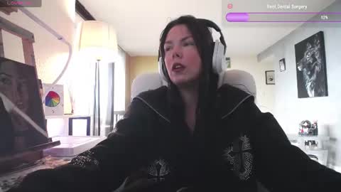 Snapshot of tinykylie chatting on 16, 7, 2026 stage Kylie Sinner brand CLITBAIT online show from 16, 7, 2026