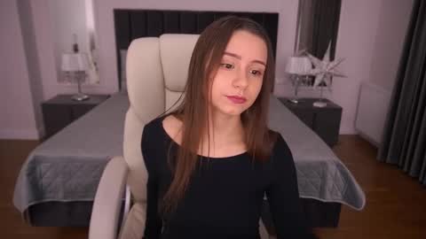 tinynataliee online show from 15, 12, 2025