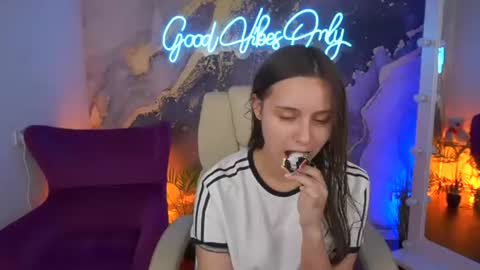 Snapshot of tinynataliee chatting on 26, 6, 2026 tinynataliee online show from 26, 6, 2026
