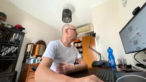 Snapshot of tksnoopy7 chatting on 1, 2, 2026 TKSnoopy online show from 1, 2, 2026