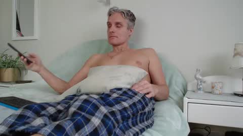 Daniel Bisexual uncut 20cm online show from 14, 12, 2024