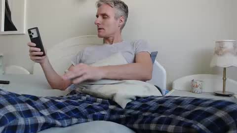 Daniel Bisexual uncut 20cm online show from 16, 2, 2025