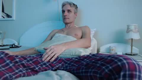 Daniel Bisexual uncut 20cm online show from 1, 3, 2025