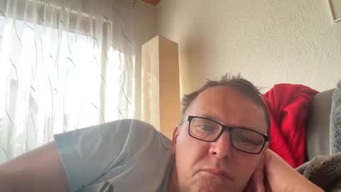 Tom online show from 8, 3, 2025